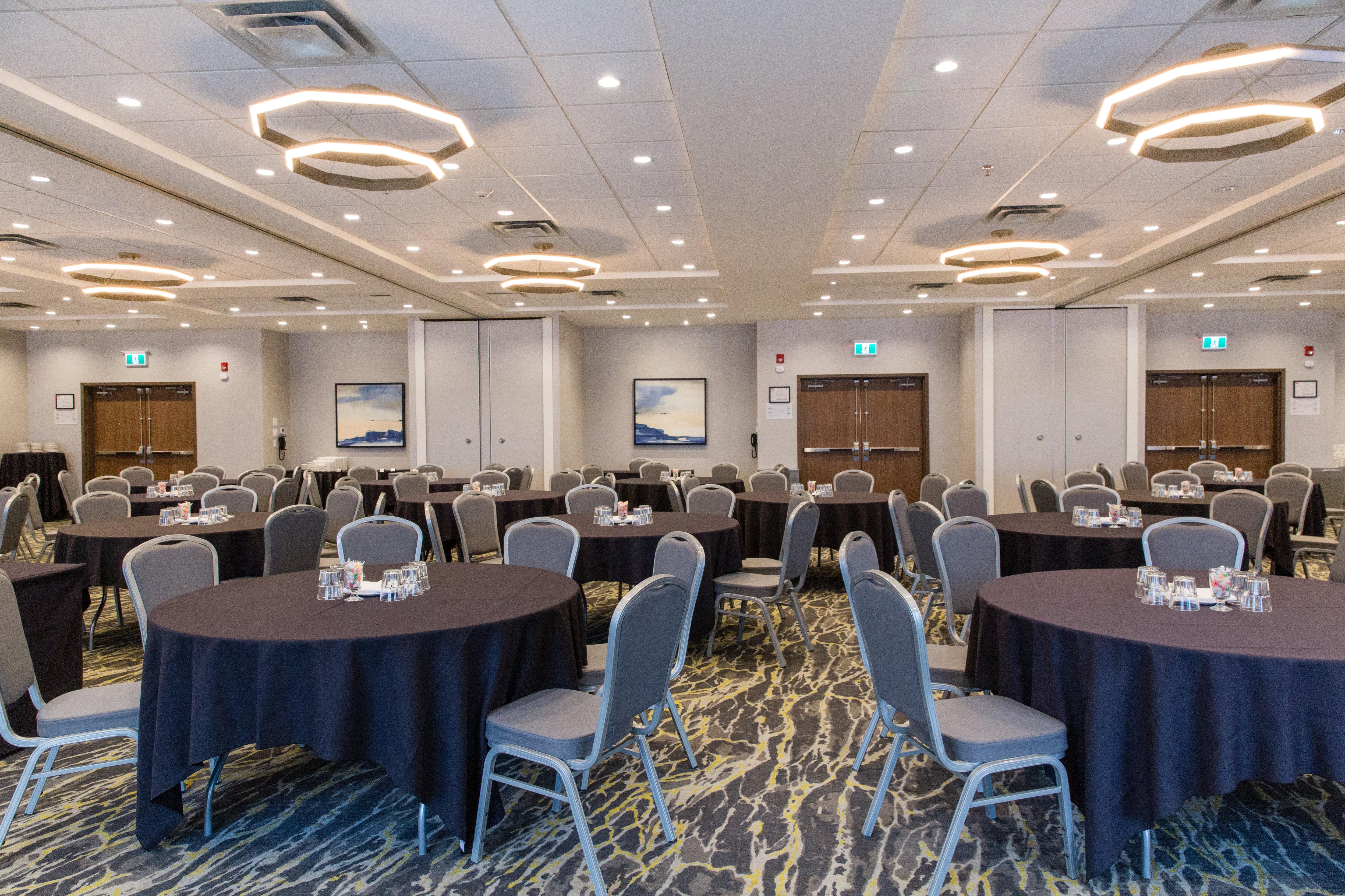 Holiday Inn Calgary South Conference Center Eksteriør billede